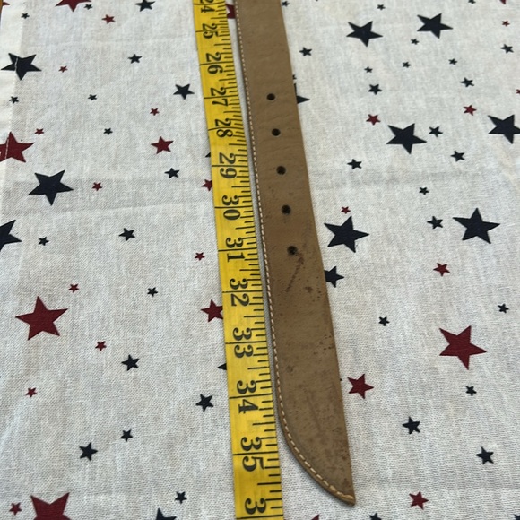 Streets Ahead vintage leather belt. Tan-cream stitching. Two tone buckle.Medium - Picture 6 of 16